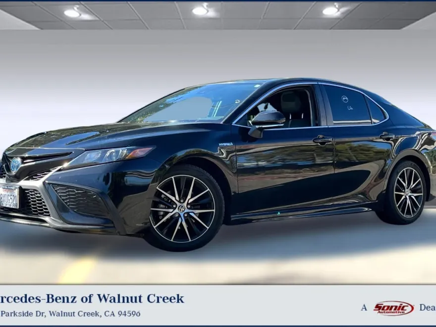 2021 Toyota Camry Hybrid SE photo 1