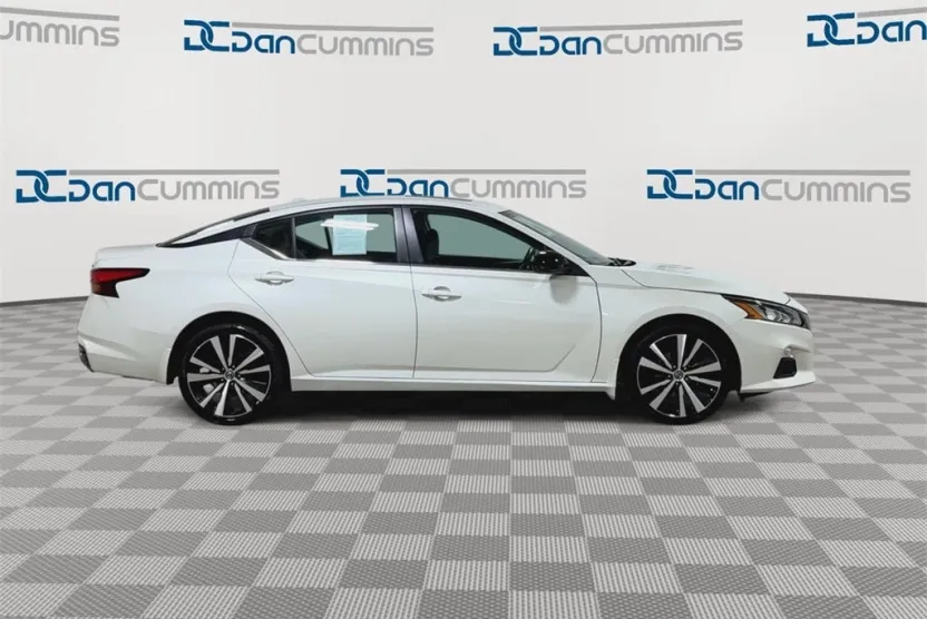 2020 Nissan Altima 2.5 SR photo 1