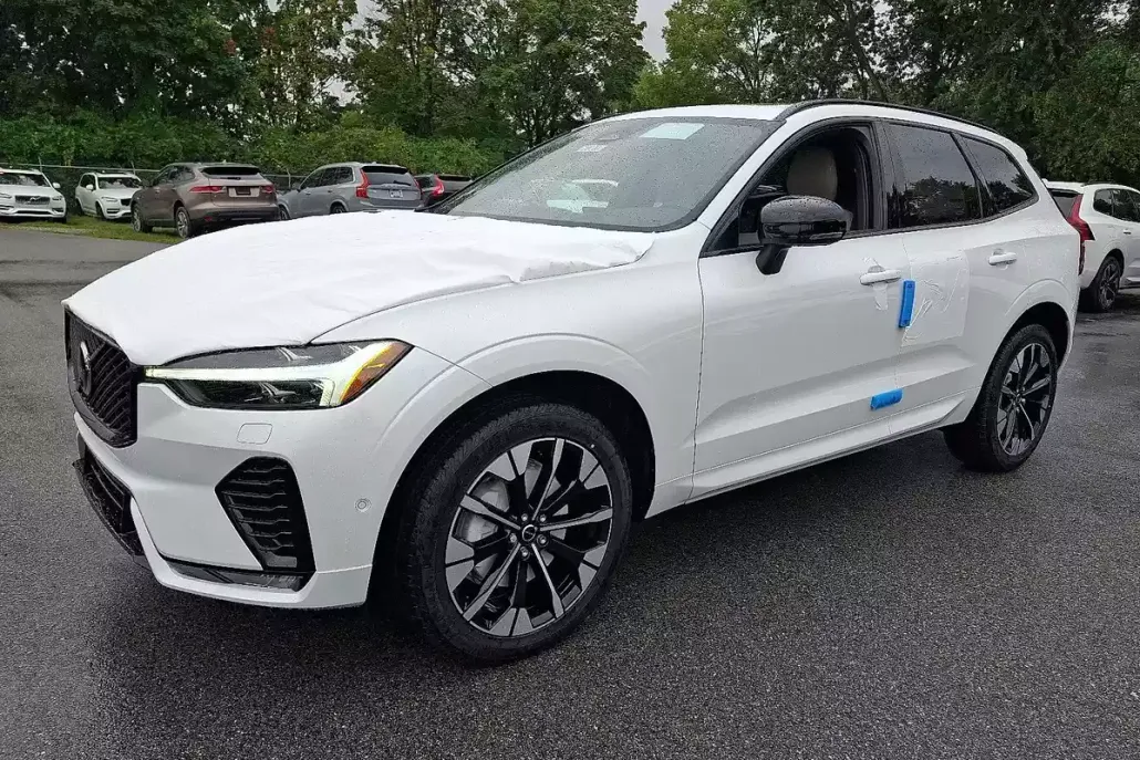 2026 Volvo XC60 B5 Plus photo 1