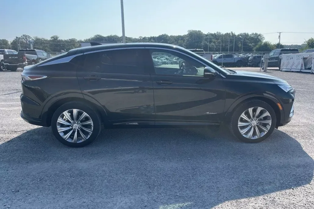 2024 Buick Envista Avenir photo 1