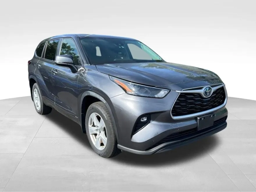 2023 Toyota Highlander Hybrid LE photo 1