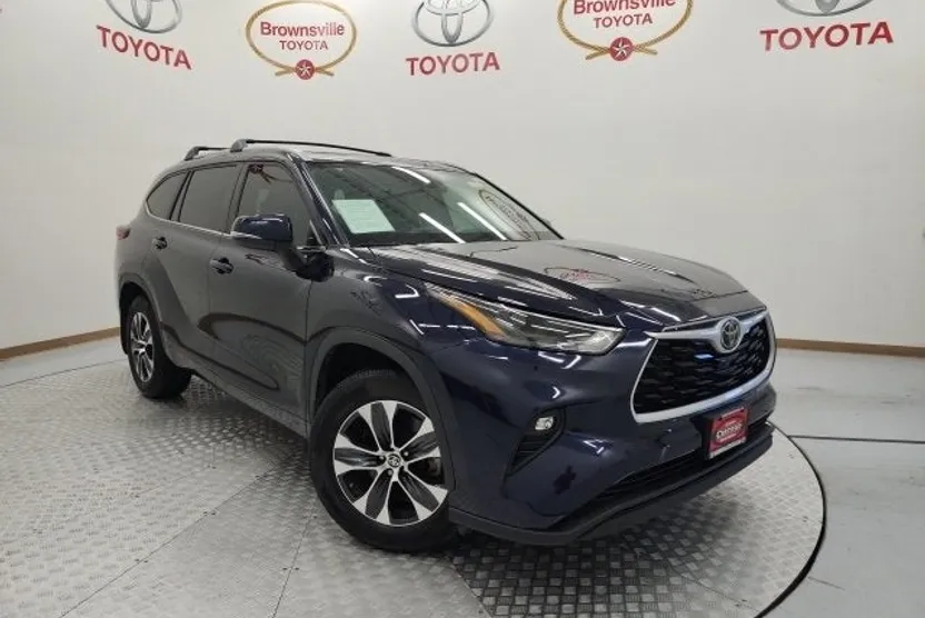 2023 Toyota Highlander L photo 1
