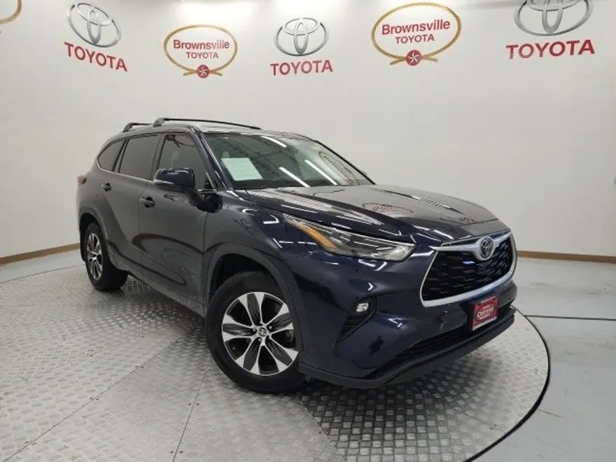 2023 Toyota Highlander L photo 1