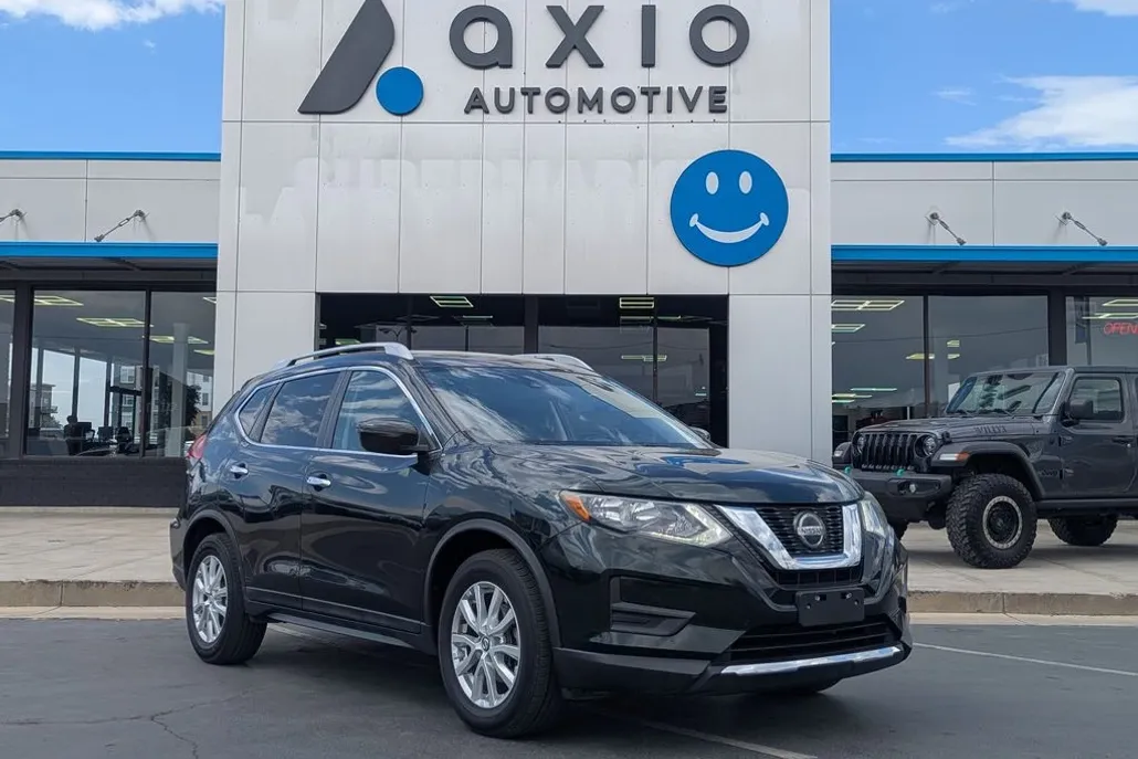 2019 Nissan Rogue SV photo 1