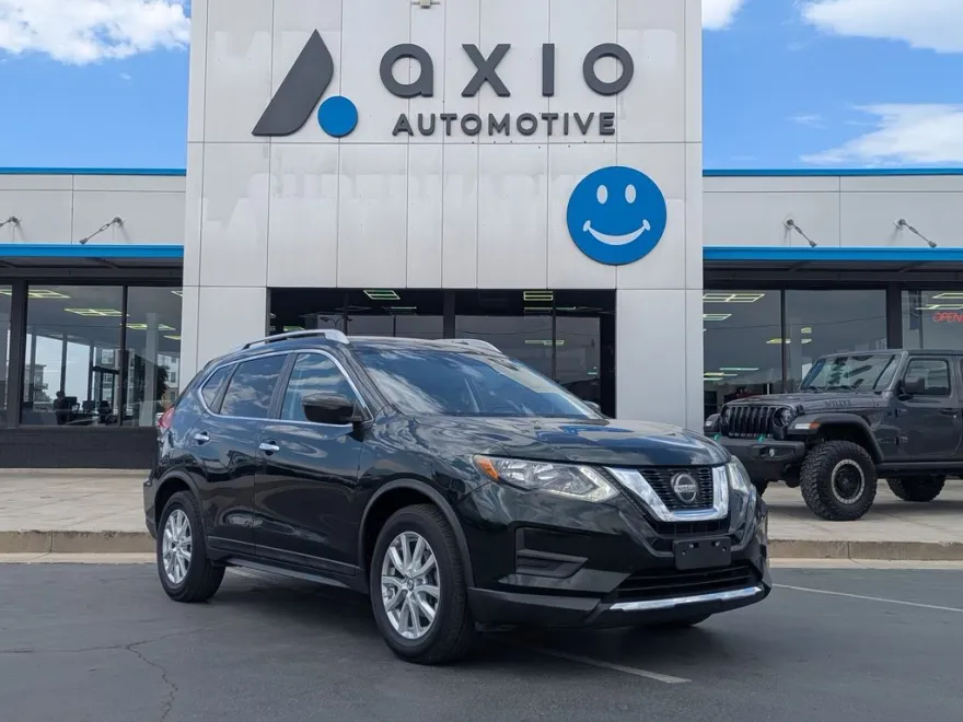 2019 Nissan Rogue SV photo 1
