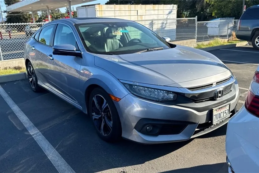 2016 Honda Civic Touring photo 1