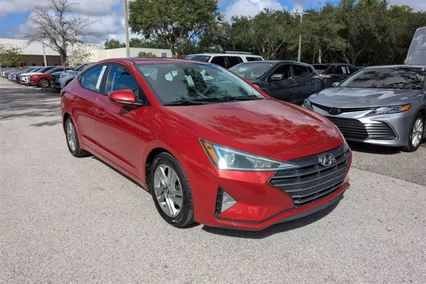 2020 Hyundai Elantra SEL photo 1