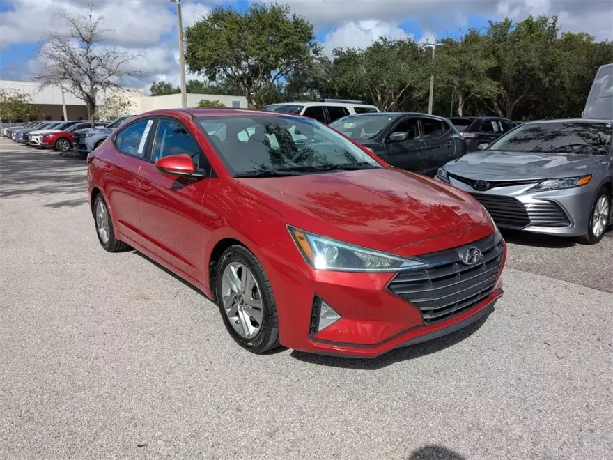 2020 Hyundai Elantra SEL photo 1