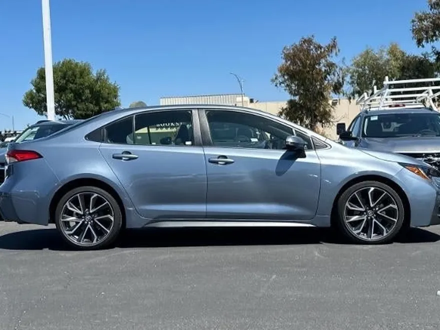2022 Toyota Corolla SE photo 1