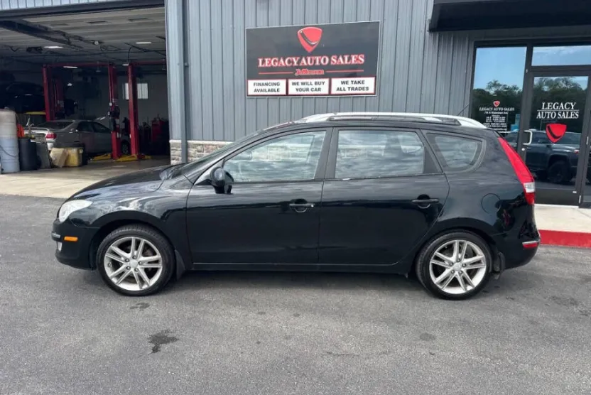 2011 Hyundai Elantra Touring GLS photo 1