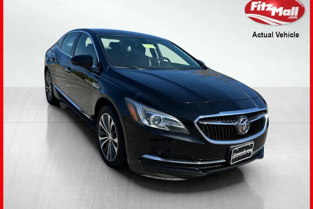2017 Buick LaCrosse Essence photo 1