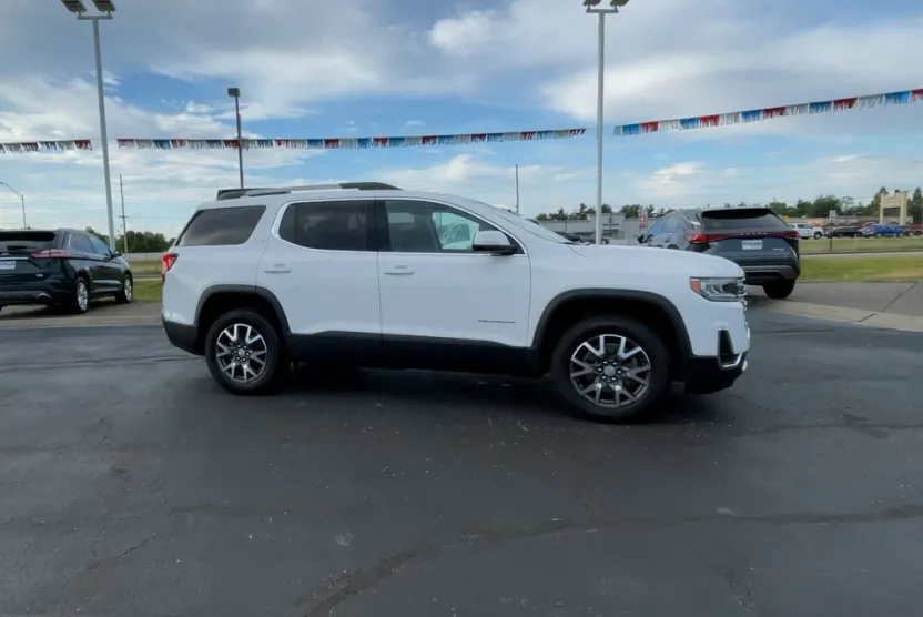 2023 Gmc Acadia SLE photo 1