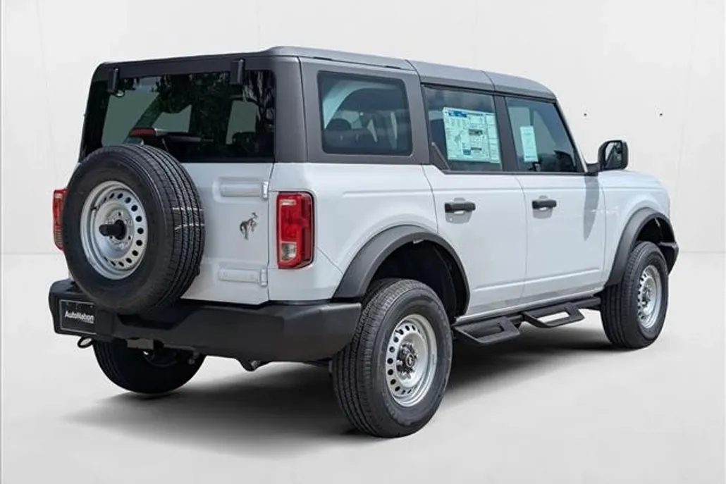 2025 Ford Bronco Base photo 1