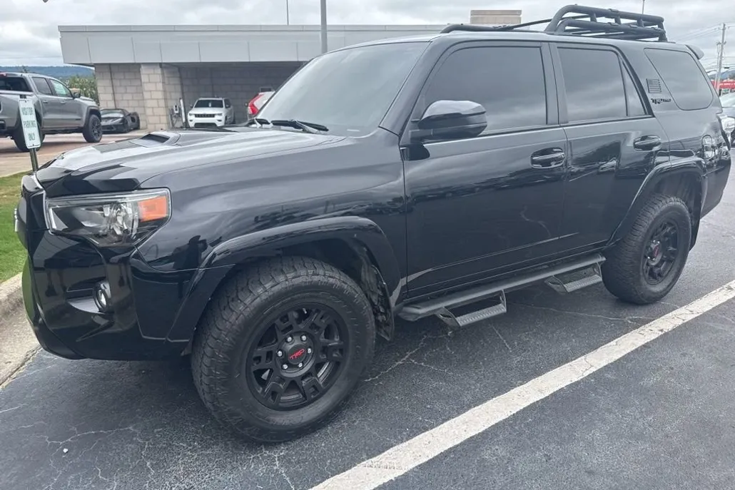 2019 Toyota 4Runner SR5 photo 1