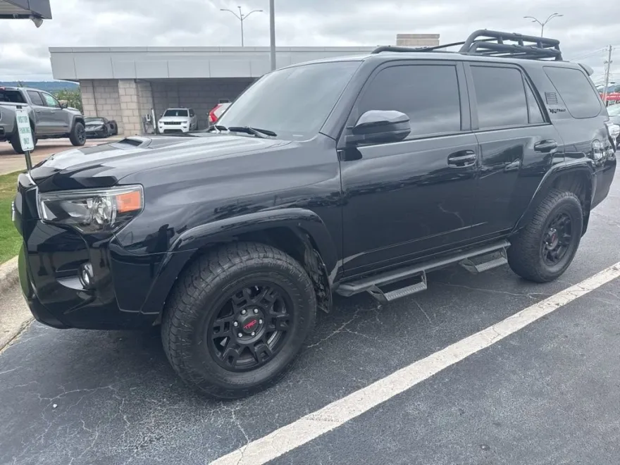 2019 Toyota 4Runner SR5 photo 1