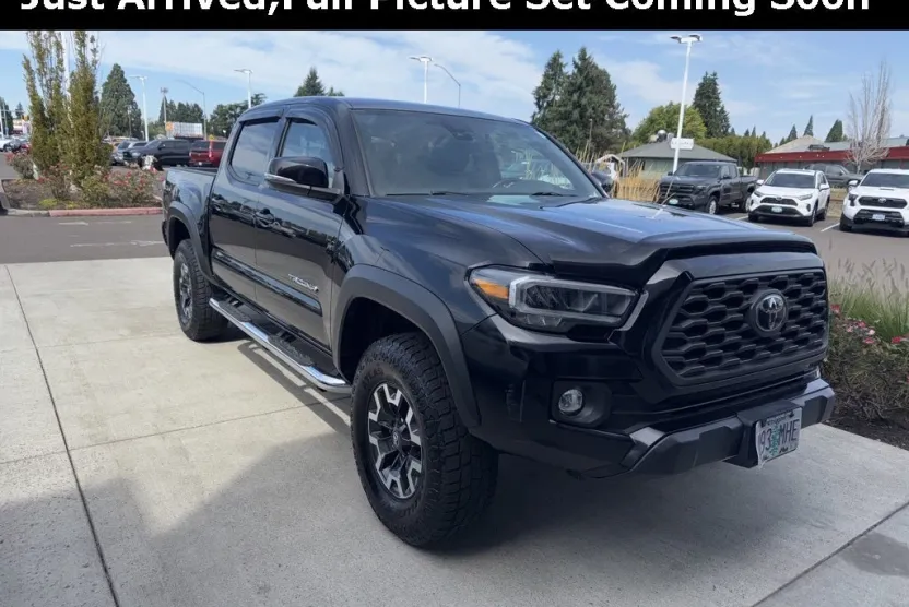 2020 Toyota Tacoma TRD Off-Road V6 photo 1
