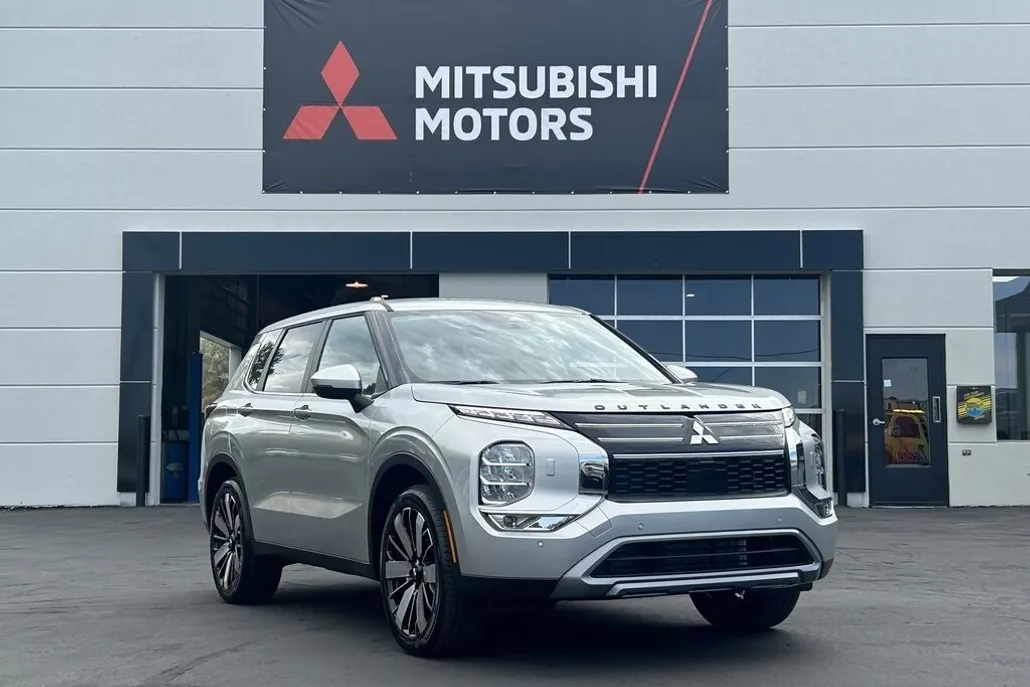 2025 Mitsubishi Outlander SE Ralliart photo 1