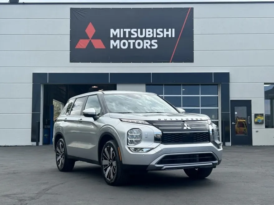 2025 Mitsubishi Outlander SE Ralliart photo 1