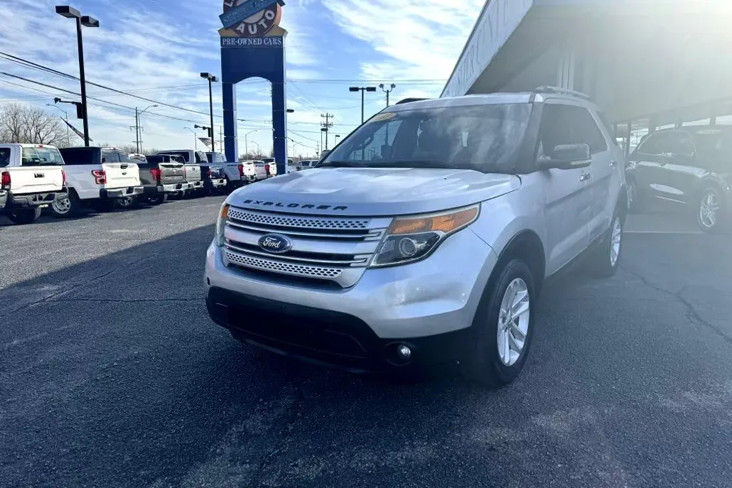 2013 Ford Explorer XLT photo 1