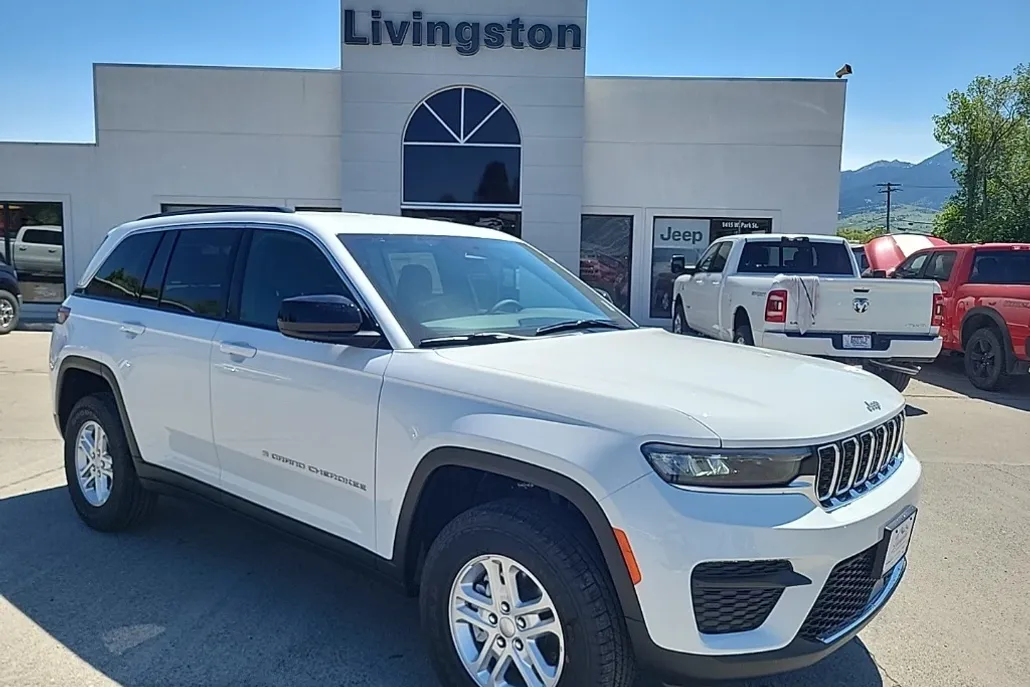 2025 Jeep Grand Cherokee Laredo photo 1