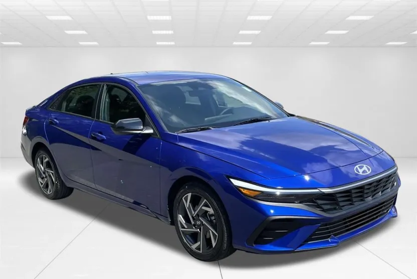 2025 Hyundai Elantra SEL Sport photo 1