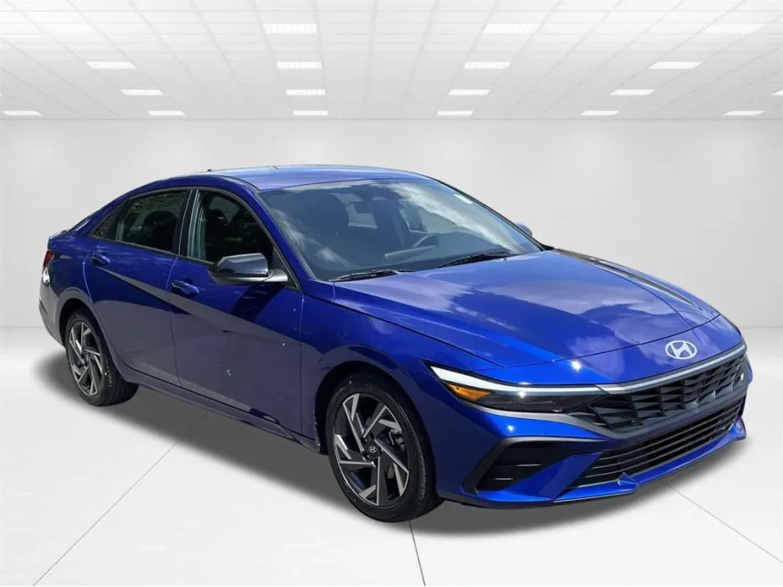 2025 Hyundai Elantra SEL Sport photo 1