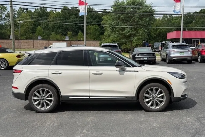 2022 Lincoln Corsair Standard photo 1
