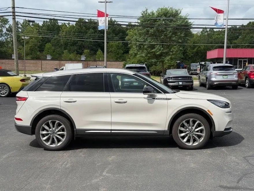 2022 Lincoln Corsair Standard photo 1