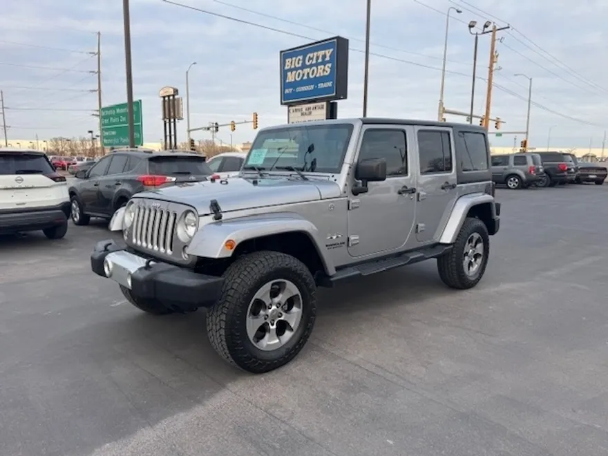 2016 Jeep Wrangler Unlimited Sahara photo 1