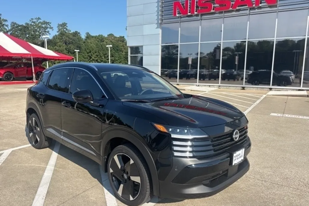 2025 Nissan Kicks SR photo 1