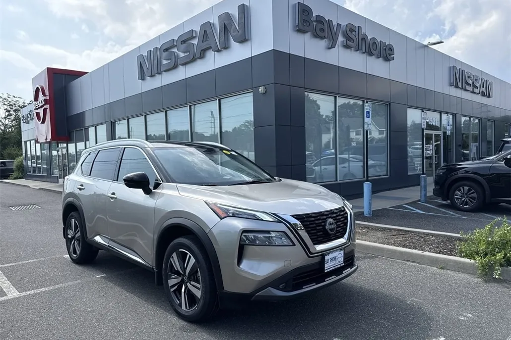 2022 Nissan Rogue SL photo 1