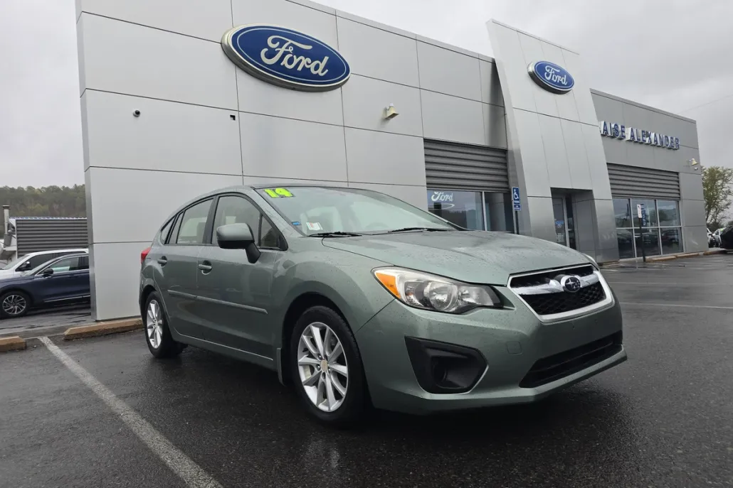 2014 Subaru Impreza 2.0i Premium photo 1