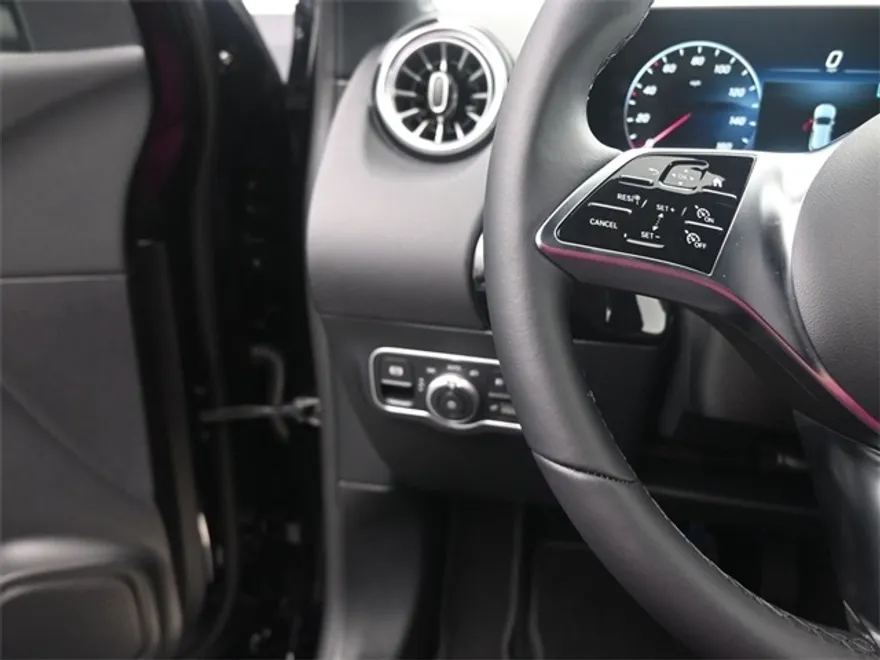 2025 Mercedes Benz GLA 250 photo 1
