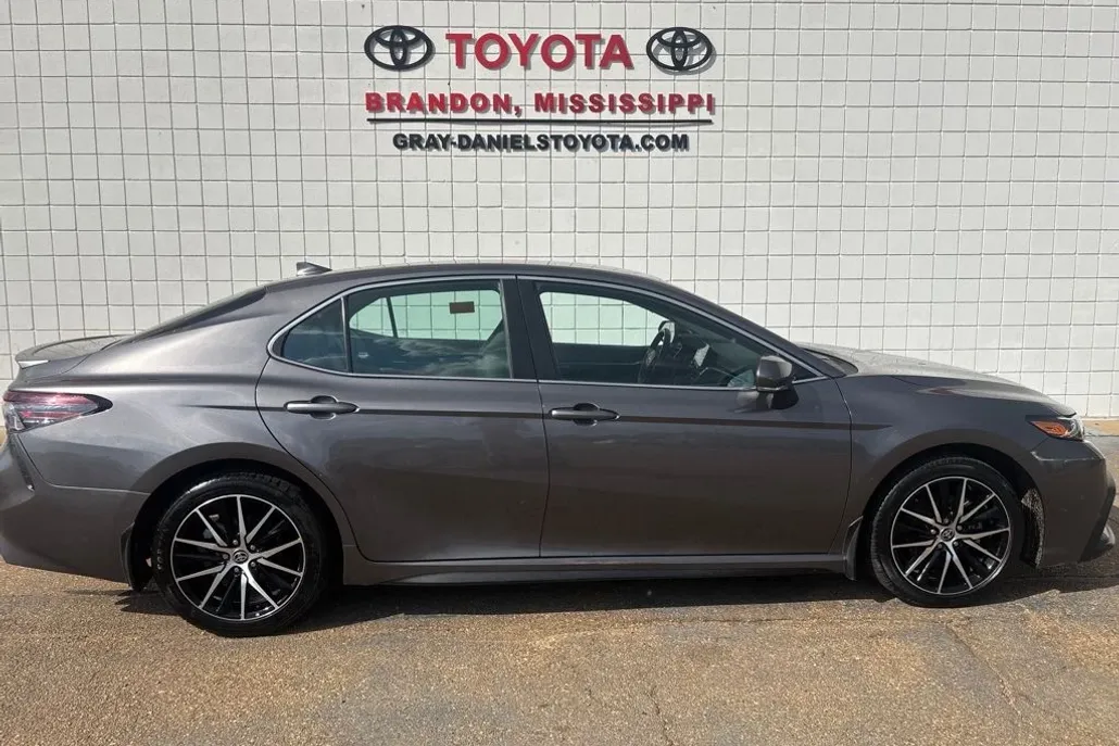 2023 Toyota Camry SE photo 1