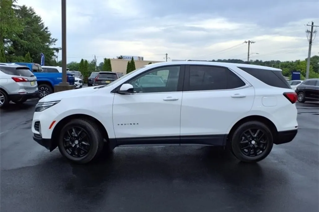 2022 Chevrolet Equinox LT photo 1