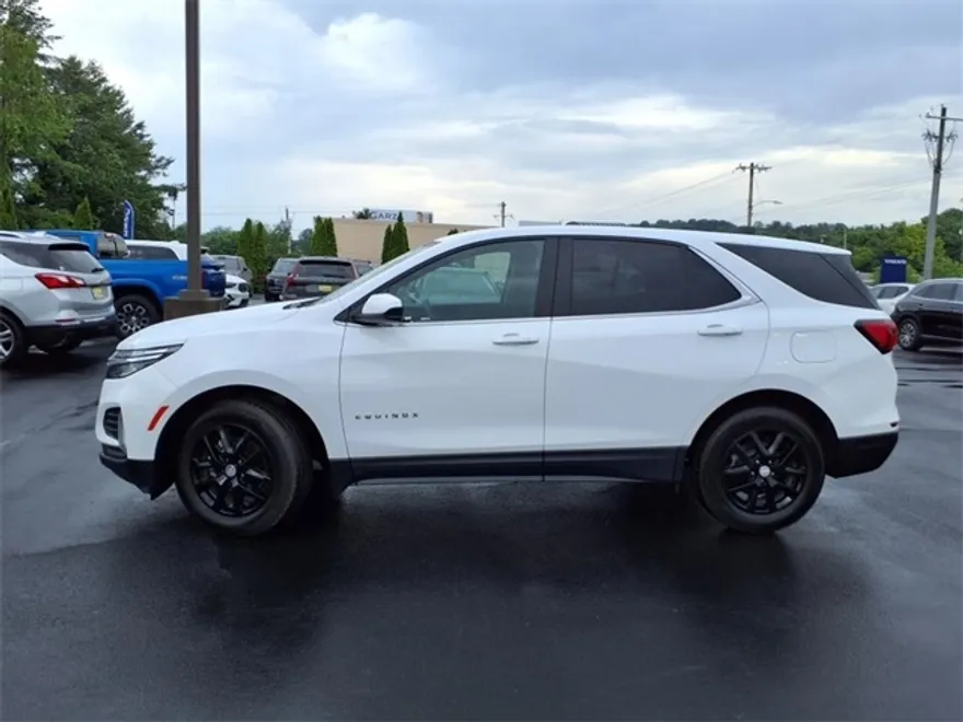 2022 Chevrolet Equinox LT photo 1