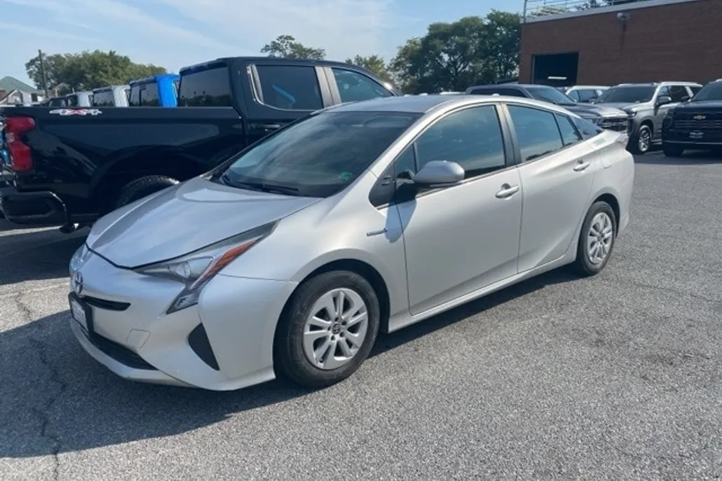 2016 Toyota Prius Two photo 1