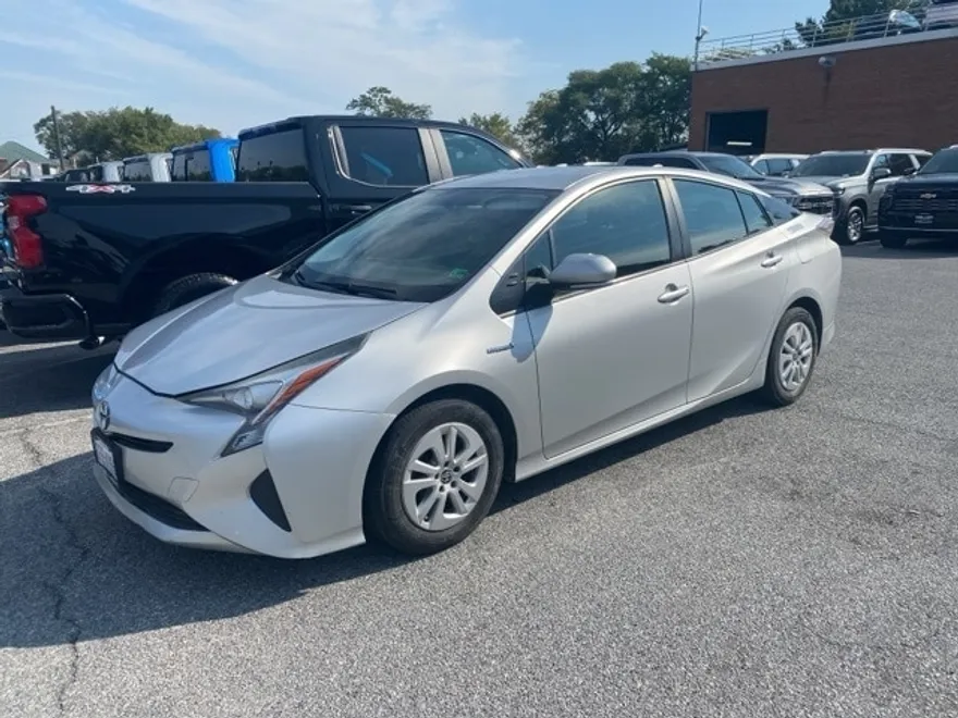 2016 Toyota Prius Two photo 1