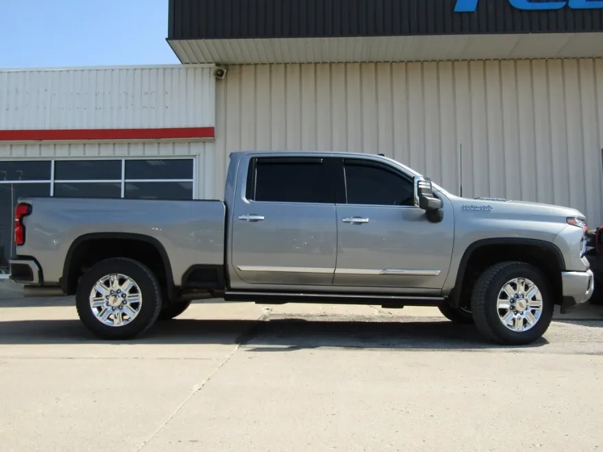 2024 Chevrolet Silverado 3500HD High Country photo 1