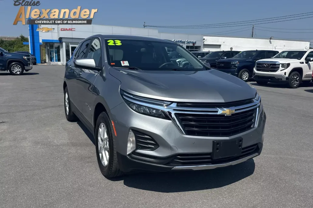 2023 Chevrolet Equinox LT photo 1