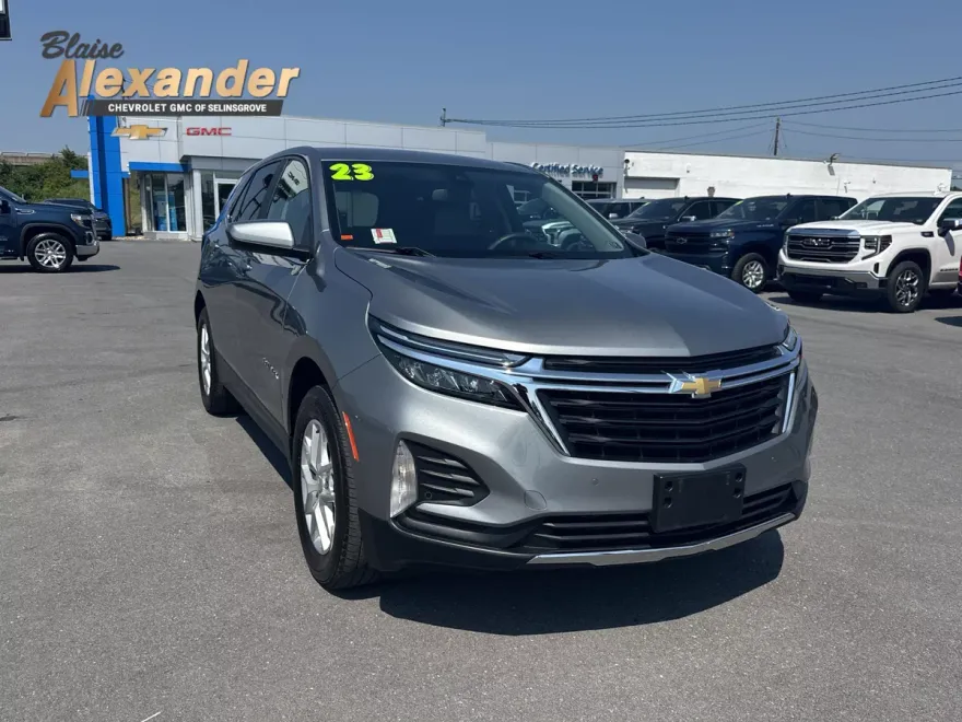 2023 Chevrolet Equinox LT photo 1