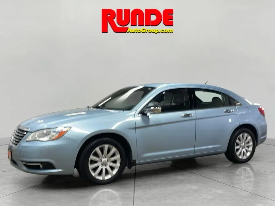 2013 Chrysler 200 Limited photo 1
