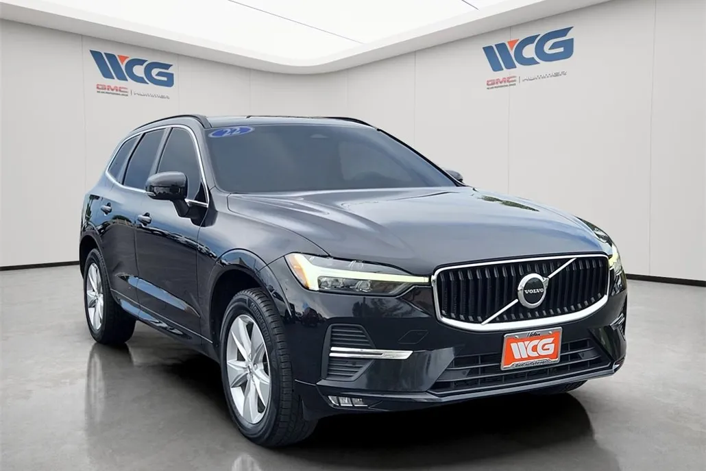 2022 Volvo XC60 Momentum photo 1