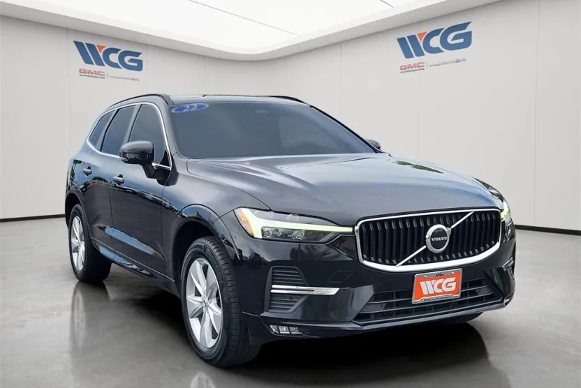 2022 Volvo XC60 Momentum photo 1