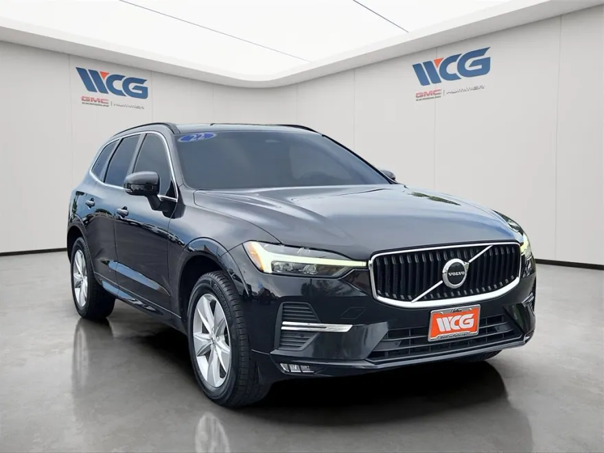2022 Volvo XC60 Momentum photo 1