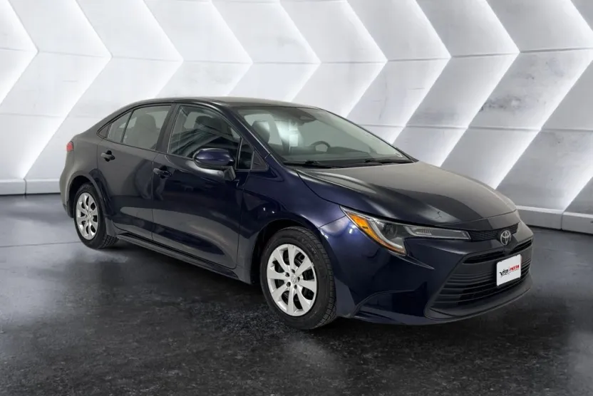 2023 Toyota Corolla LE photo 1