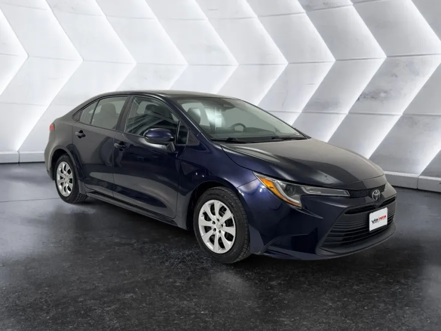 2023 Toyota Corolla LE photo 1