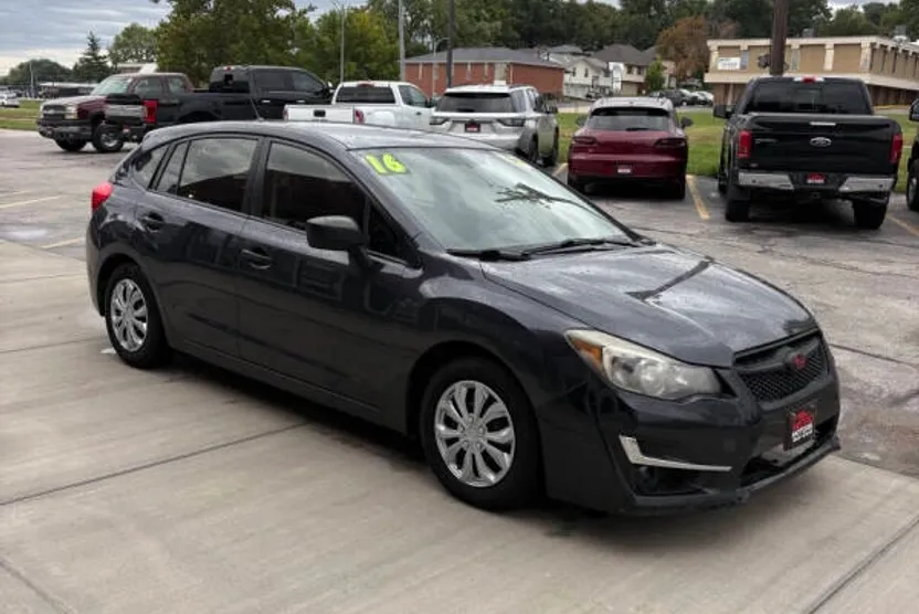 2016 Subaru Impreza 2.0i photo 1