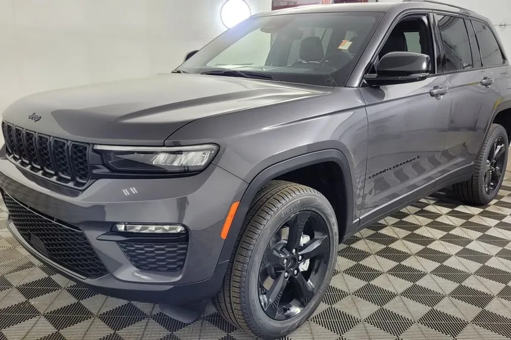 2025 Jeep Grand Cherokee Limited photo 1