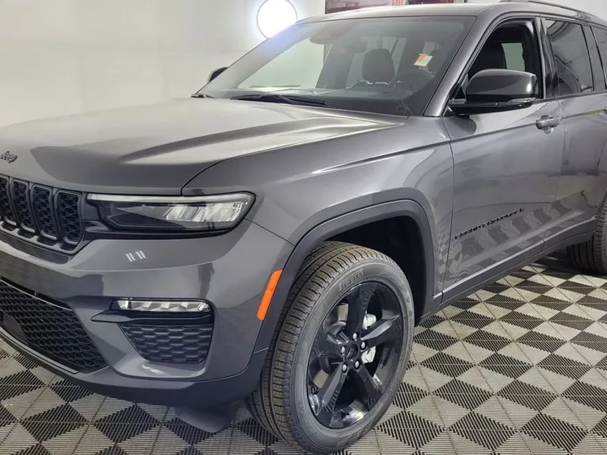 2025 Jeep Grand Cherokee Limited photo 1